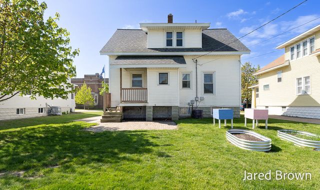 1039 Pennoyer Avenue, Grand Haven, MI 49417