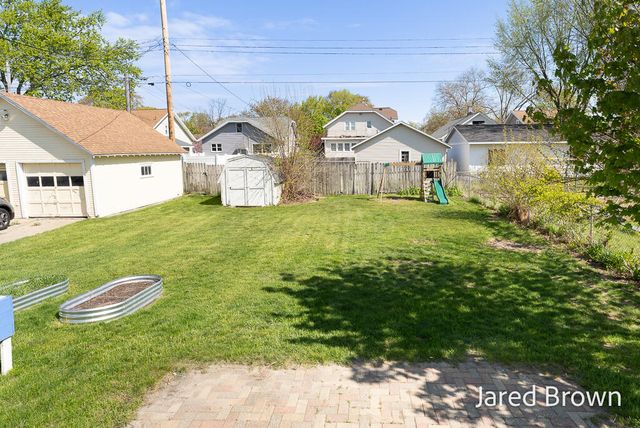 1039 Pennoyer Avenue, Grand Haven, MI 49417