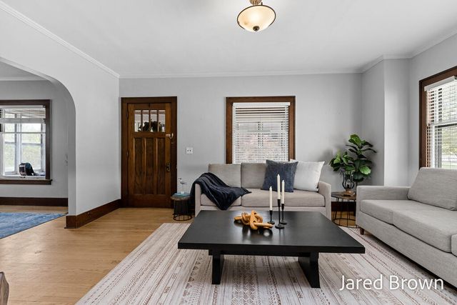 1039 Pennoyer Avenue, Grand Haven, MI 49417