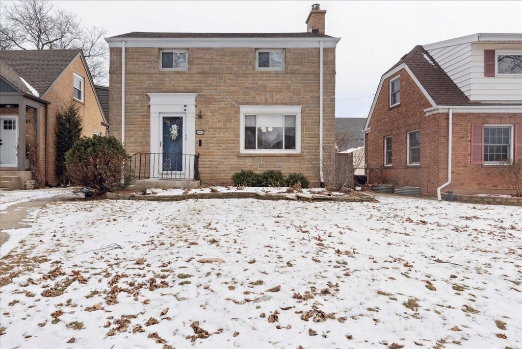 Image 1 of property listing at 5209 N Osceola Avenue, Chicago, IL 60656
