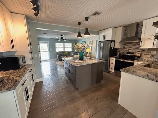 725 SUNSET COVE, Madeira Beach, FL 33708