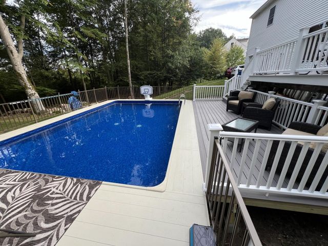 7 Samantha Avenue, Raymond, NH 03077