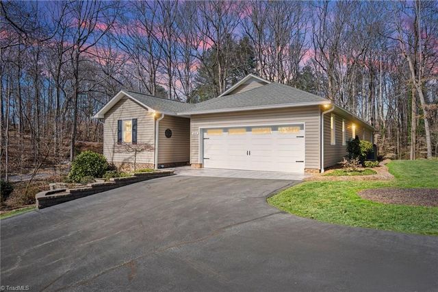 109 Normandy Avenue, Boonville, NC 27011