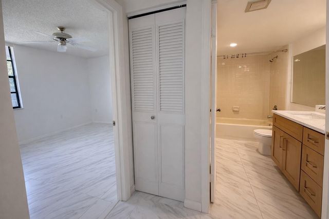 3826 Whitehall Drive 305, West Palm Beach, FL 33401