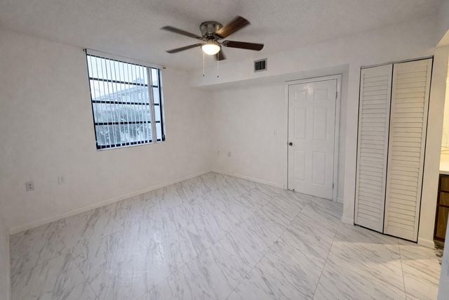 3826 Whitehall Drive 305, West Palm Beach, FL 33401