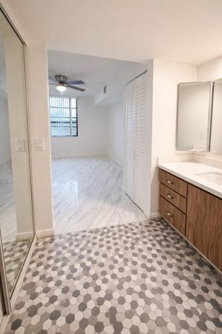 3826 Whitehall Drive 305, West Palm Beach, FL 33401