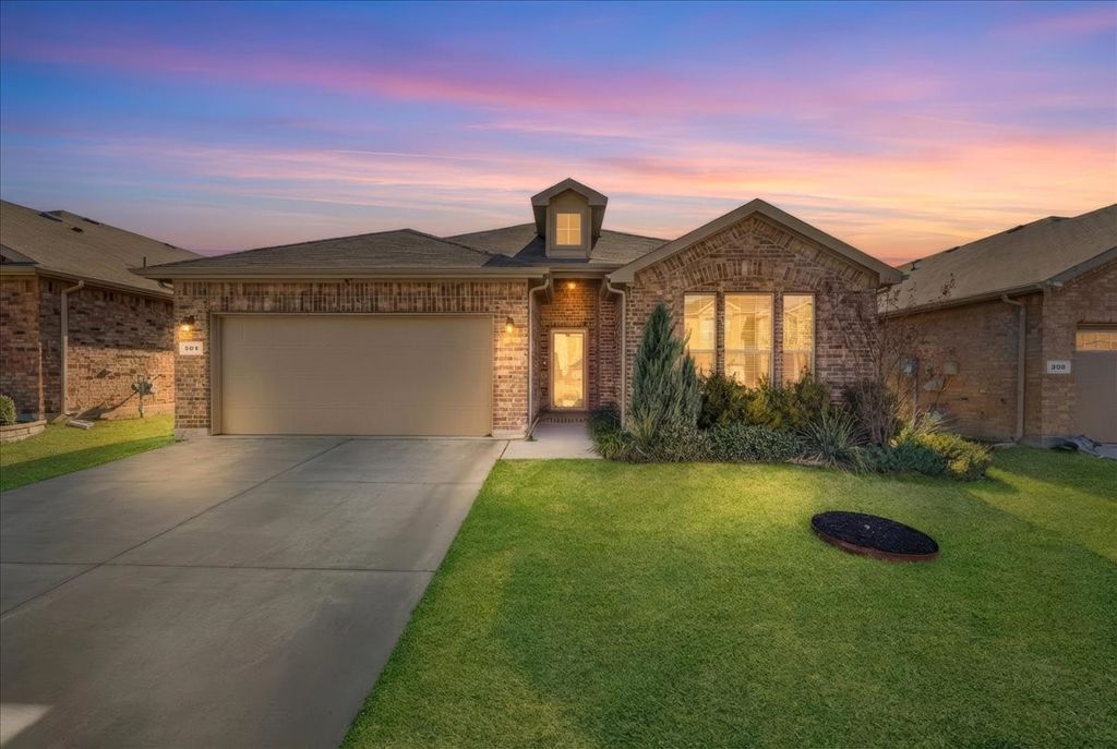 804 Greenford Manor, Fort Worth, TX 76247