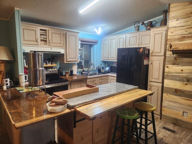 218 W Detrital Drive, Meadview, AZ 86444