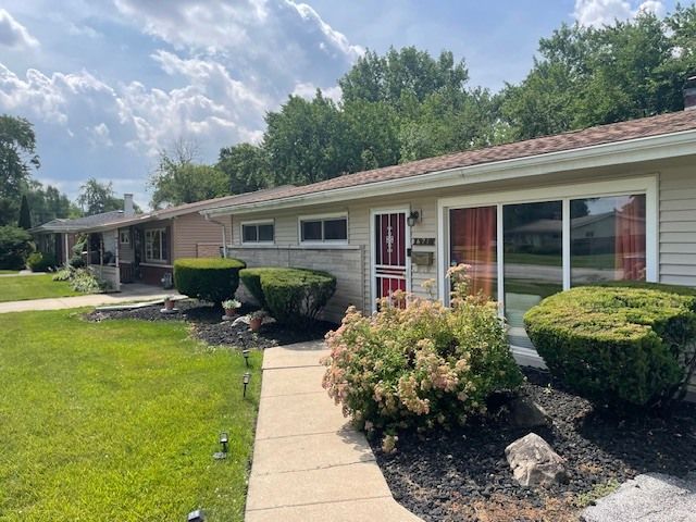 671 River Drive, Calumet City, IL 60409
