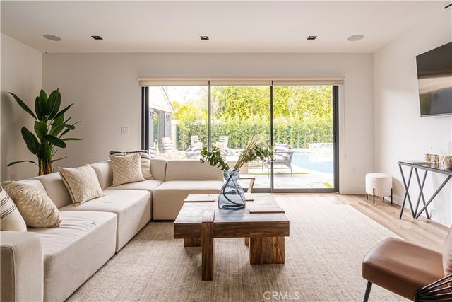 5109 Longridge Avenue, Sherman Oaks, CA 91423