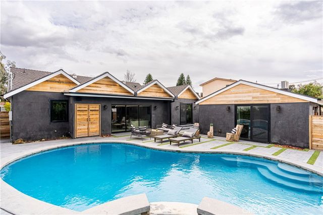 5109 Longridge Avenue, Sherman Oaks, CA 91423