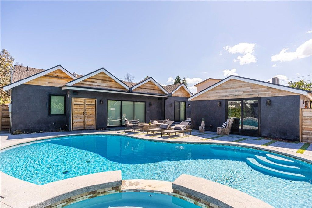 5109 Longridge Avenue, Sherman Oaks, CA 91423