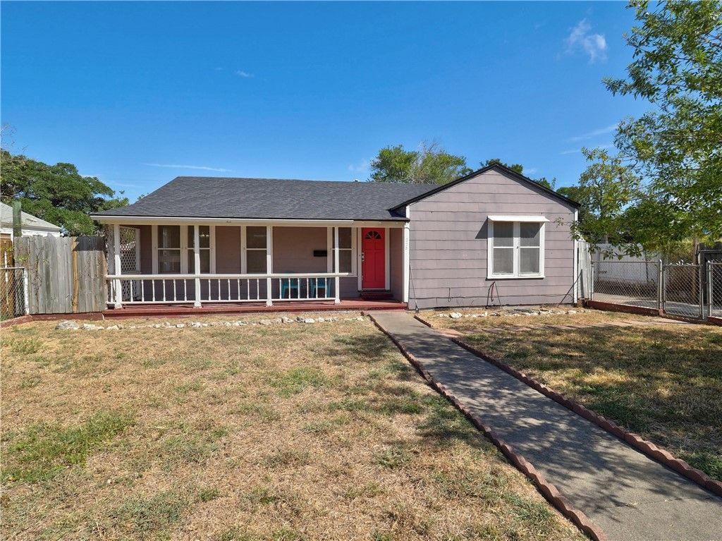 225 S Whitney St, Aransas Pass, TX 78336 — exterior