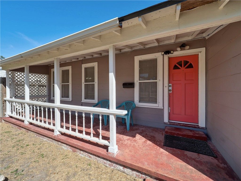 225 S Whitney St, Aransas Pass, TX 78336 — photo 2