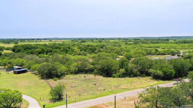 699 McKnight, Seguin, TX 78155