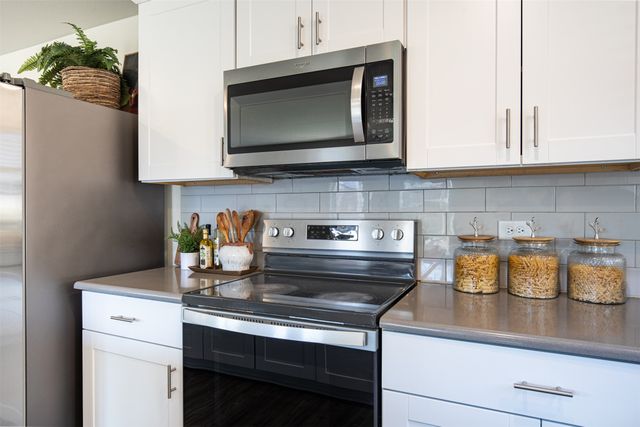 1024 Vernon Drive, Aubrey, TX 76227