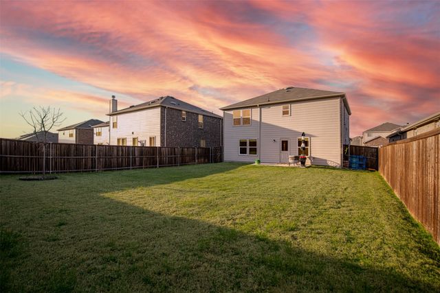 1024 Vernon Drive, Aubrey, TX 76227