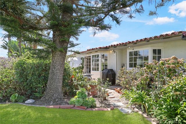 1966 Vista Caudal, Newport Beach, CA 92660