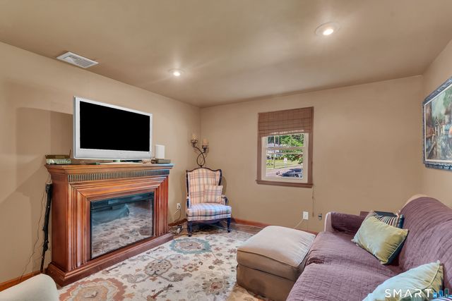 199 Forest St Extension, Hamden, CT 06518