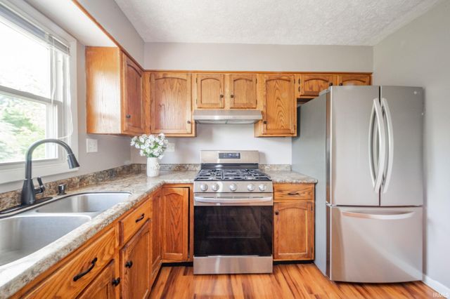 6863 W Jennifer Court, Greenfield, IN 46140