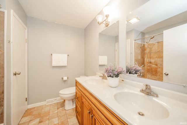 6863 W Jennifer Court, Greenfield, IN 46140