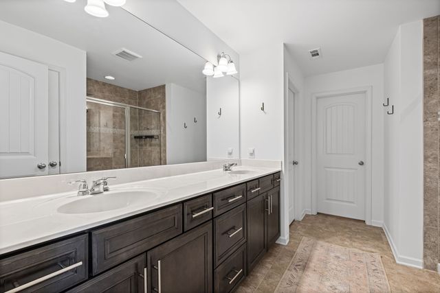 1872 Stonewater Dr, Hermitage, TN 37076