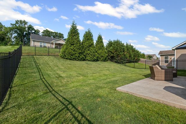 1872 Stonewater Dr, Hermitage, TN 37076