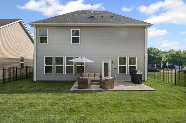 1872 Stonewater Dr, Hermitage, TN 37076