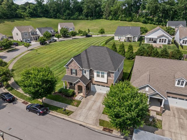 1872 Stonewater Dr, Hermitage, TN 37076