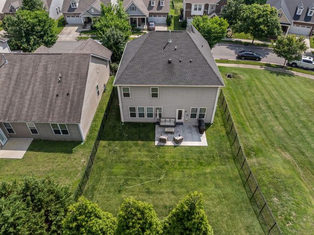 1872 Stonewater Dr, Hermitage, TN 37076