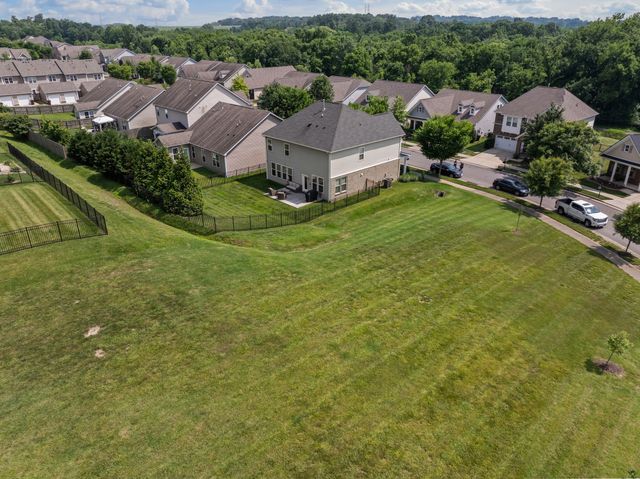1872 Stonewater Dr, Hermitage, TN 37076