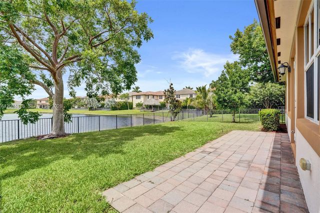 10340 Lake Vista Court, Parkland, FL 33076
