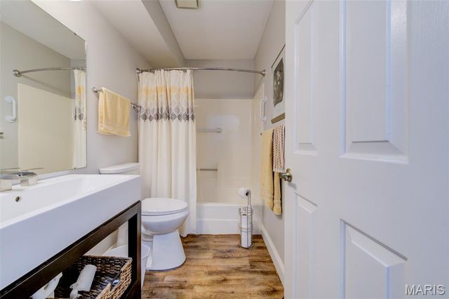 1308 Glendale Gardens Drive A, Kirkwood, MO 63122