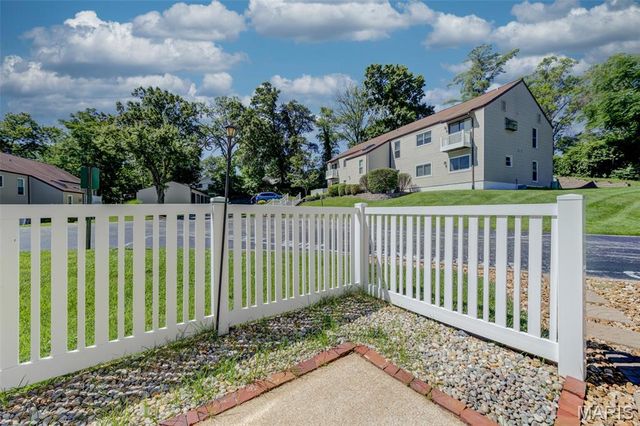 1308 Glendale Gardens Drive A, Kirkwood, MO 63122