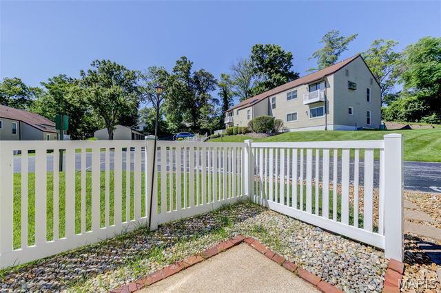 1308 Glendale Gardens Drive A, Kirkwood, MO 63122