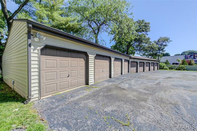 1308 Glendale Gardens Drive A, Kirkwood, MO 63122