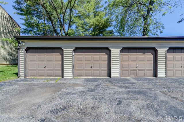 1308 Glendale Gardens Drive A, Kirkwood, MO 63122