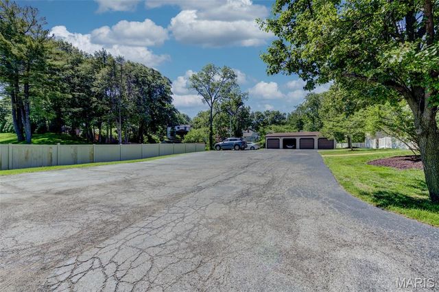 1308 Glendale Gardens Drive A, Kirkwood, MO 63122