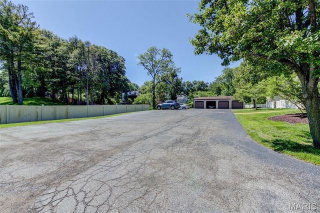 1308 Glendale Gardens Drive A, Kirkwood, MO 63122