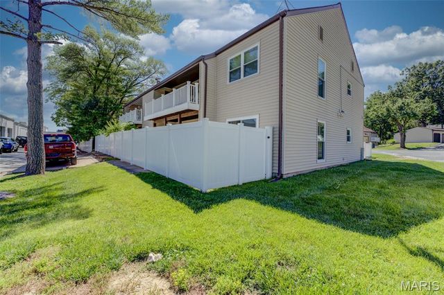 1308 Glendale Gardens Drive A, Kirkwood, MO 63122