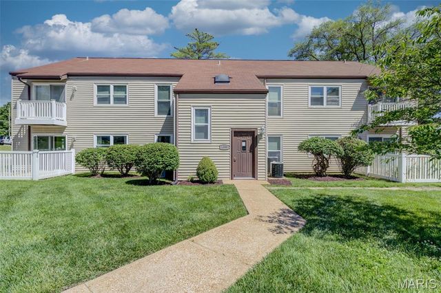 1308 Glendale Gardens Drive A, Kirkwood, MO 63122