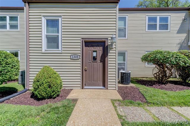 1308 Glendale Gardens Drive A, Kirkwood, MO 63122
