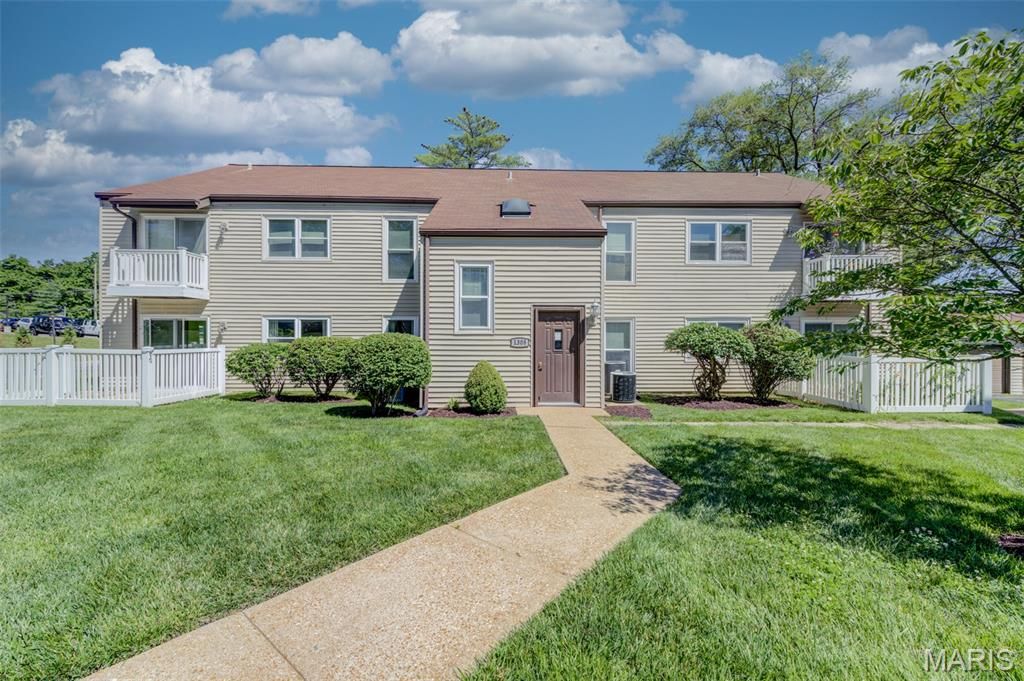 1308 Glendale Gardens Drive A, Kirkwood, MO 63122