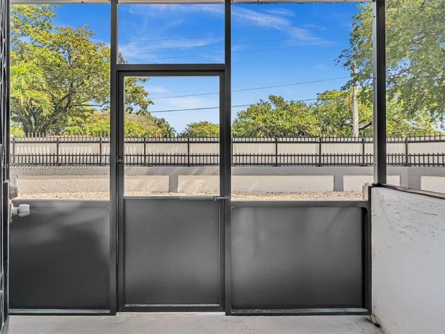 13500 NE 3rd Ct 121, North Miami, FL 33161