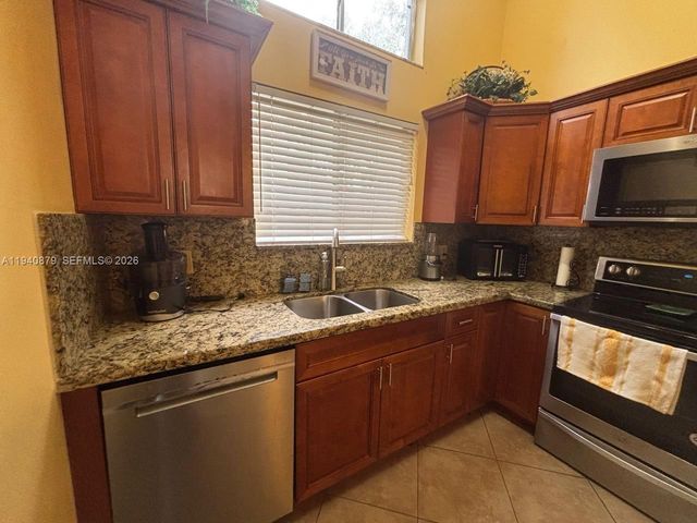 7390 S Pinewalk Drive S, Margate, FL 33063