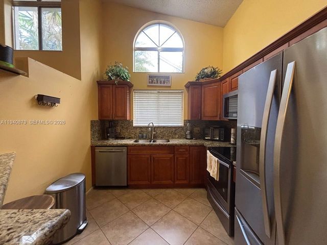 7390 S Pinewalk Drive S, Margate, FL 33063