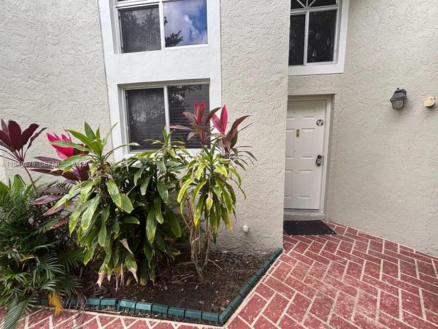 7390 S Pinewalk Drive S, Margate, FL 33063