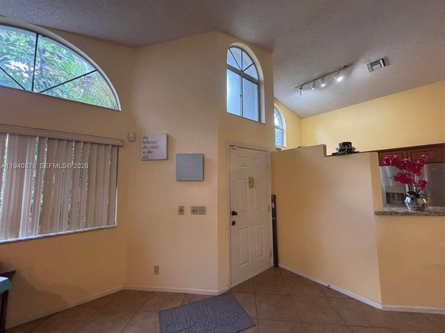 7390 S Pinewalk Drive S, Margate, FL 33063
