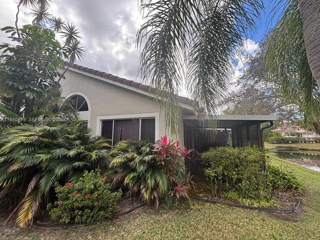7390 S Pinewalk Drive S, Margate, FL 33063