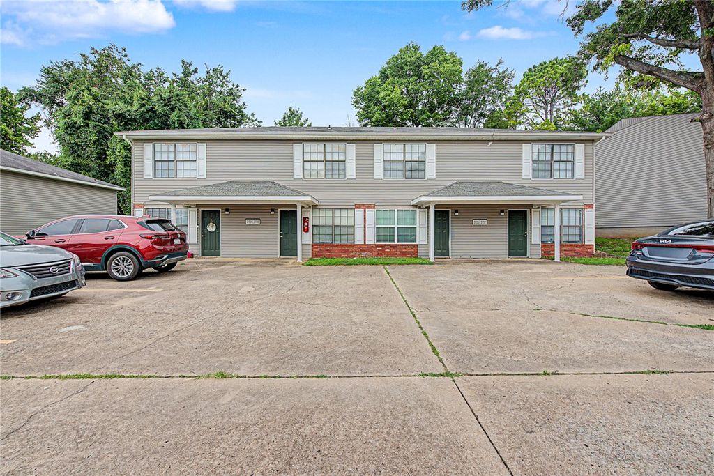 2731, 2733, 2735, & 2737 N Valencia Avenue, Fayetteville, AR 72703